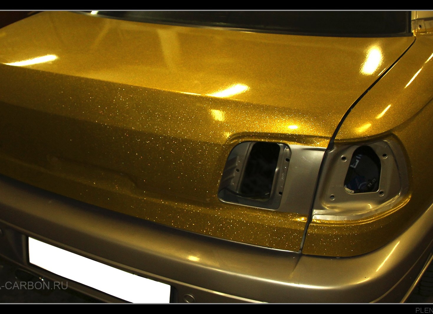 Золотая зеркальная пленка автомобильная Opel Omega