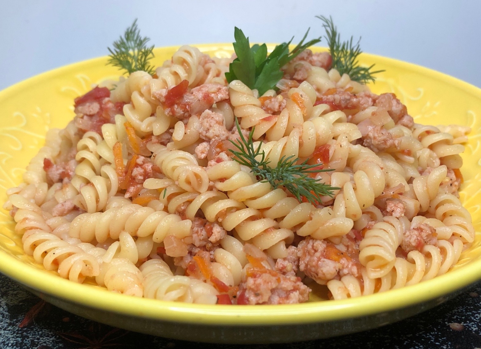 Макароны по флотски в томатном соусе